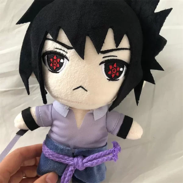 Peluche Naruto Sasuke : Le Rival de Naruto en Peluche Sombre – Image 3